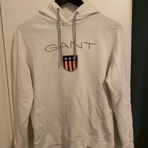 Vit Gant hoddie  - Vit gant hoodie i storlek S