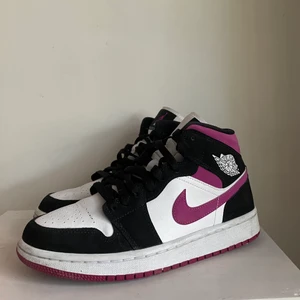 Jordan 1 - Jordan 1 mid, storlek 38,5 bra skick knappat använda 