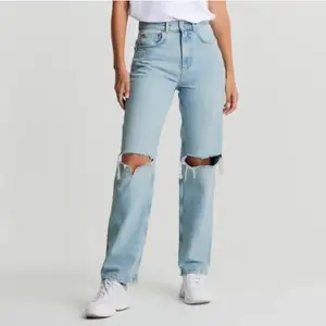 90s High Waist Jeans från Gina Tricot, andvånda ett fåtal gånger, men i bra skick. Storlek 36