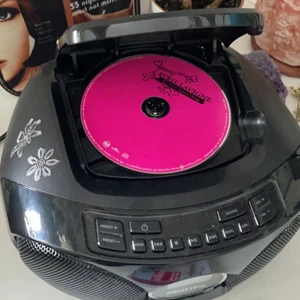 cd spelare - nån som vill köpa ny cd spelare? fungerar som den ska. köpt för ca 500kr 