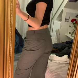 Kostymbyxor från zara - Kostymbyxor från zara, går till golvet på mig som är 189. Pris kan diskuteras 