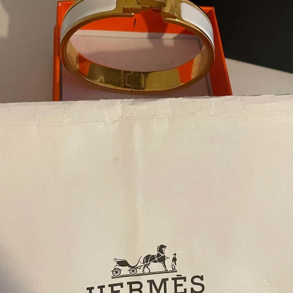 Äkta Hermes armband i storlek PM. Kvitto medföljes. Accessoarer.