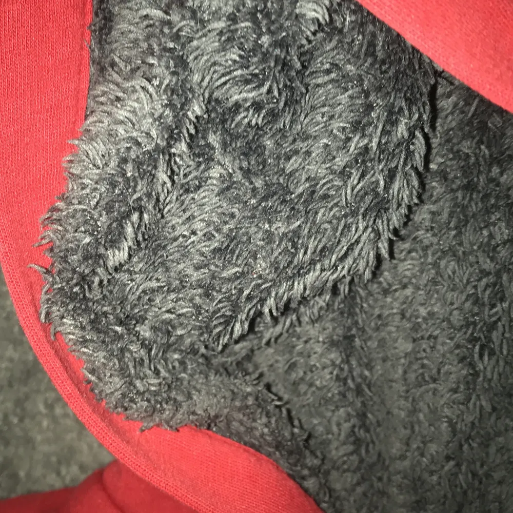 En fluffig GAP tröja som inte kommit till användning som är köpt från sellpy💞. Tröjor & Koftor.