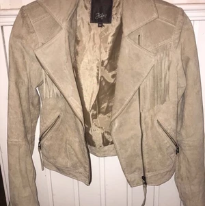 Beige mockajacka - Beige mockajacka i storlek 34