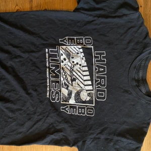 Obey t-shirt  - Obey T-shirt med tryck, lite urtvättade 