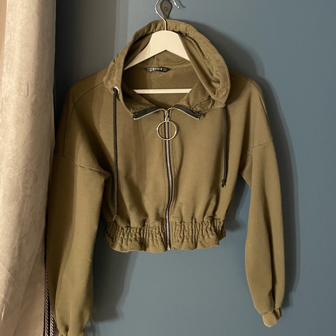 Kortare grön tröja  - 91