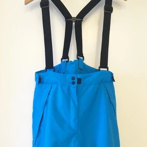 Skidbyxor  - Skidbyxor till sportlovet?⛷⛷⛷Säljer dessa från Everest från Stadium i bra skick. Nypris 799kr