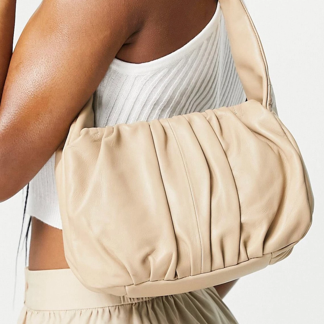 Beige axelväska från asos 