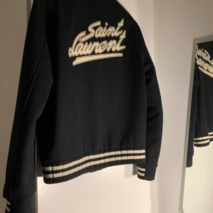 Saint laurent teddy - Saint laurent teddy jacka, strl 48, nyskick, öppen för bud, pma vid frågor😊