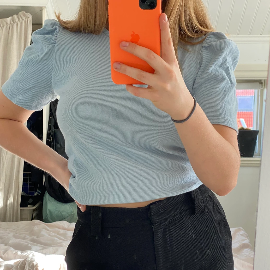 Blå topp med puffärm