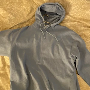 hoodie - jättefin ljusblå hoodie ifrån laget 157 som nästan aldrig är andvänd,i storlek S🤗🥰