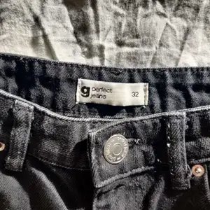 Ett par svarta Jeans från Gina, säljer för dom e för små🙂