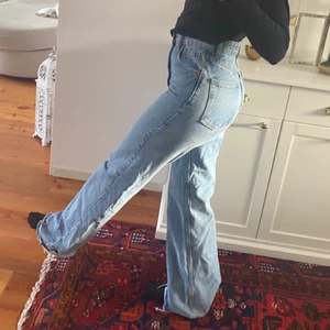 Zara jeans - Säljer mina snygga zara jeans storlek 34, jag är 165-166 cm lång o dom e rätt långa på mig