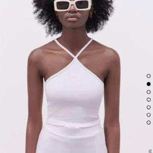 Zara linne - Säljer mitt vita linne ifrån zara, använd max 1 gång då jag kände att den inte var minst stil rikigt. Den är slutsåld på zara men mitt pris är 70kr och är det flera intresserade blir det budgivning💕 Linnet är i storlek M men passar S lika bra. LÄGG 5KR FÖR VARJE GÅNG NI BUDAR