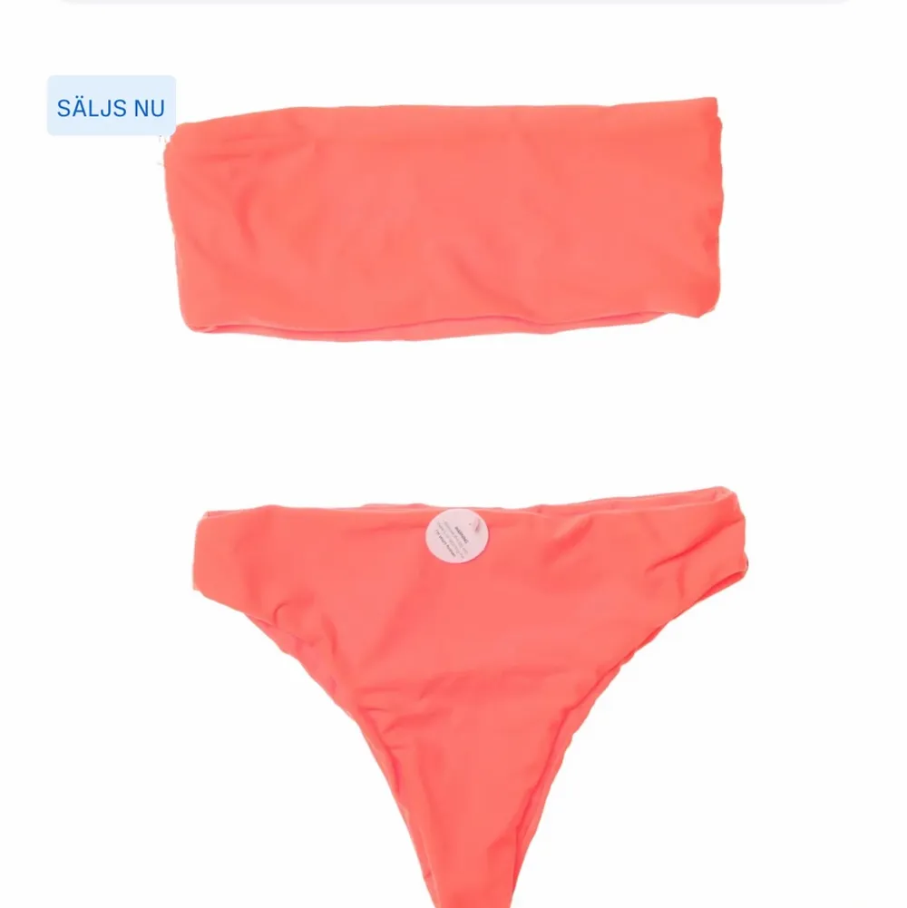 Oanvänd bikini i orangeröd färg. Stl S. Övrigt.