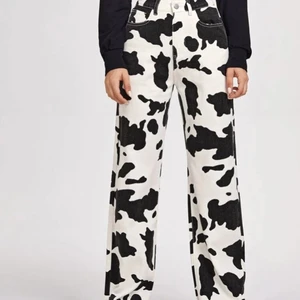 Snygga ko jeans - Coola ko jeans, bra skick, knappen är lite plastig.