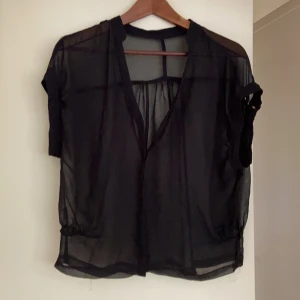 Transparent blus  - Transparent blus i fint skick. 