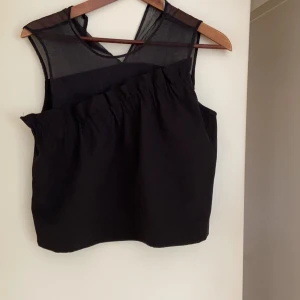 Finare linne  - Snyggt linne från zara. Sparsamt använd. 