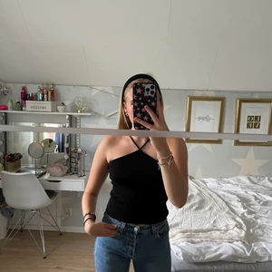 Snyggt korsat linne - Det original linnet ifrån Zara som jag själv tycker är snyggare och inte lika basic. Köpt för 199 i strl S