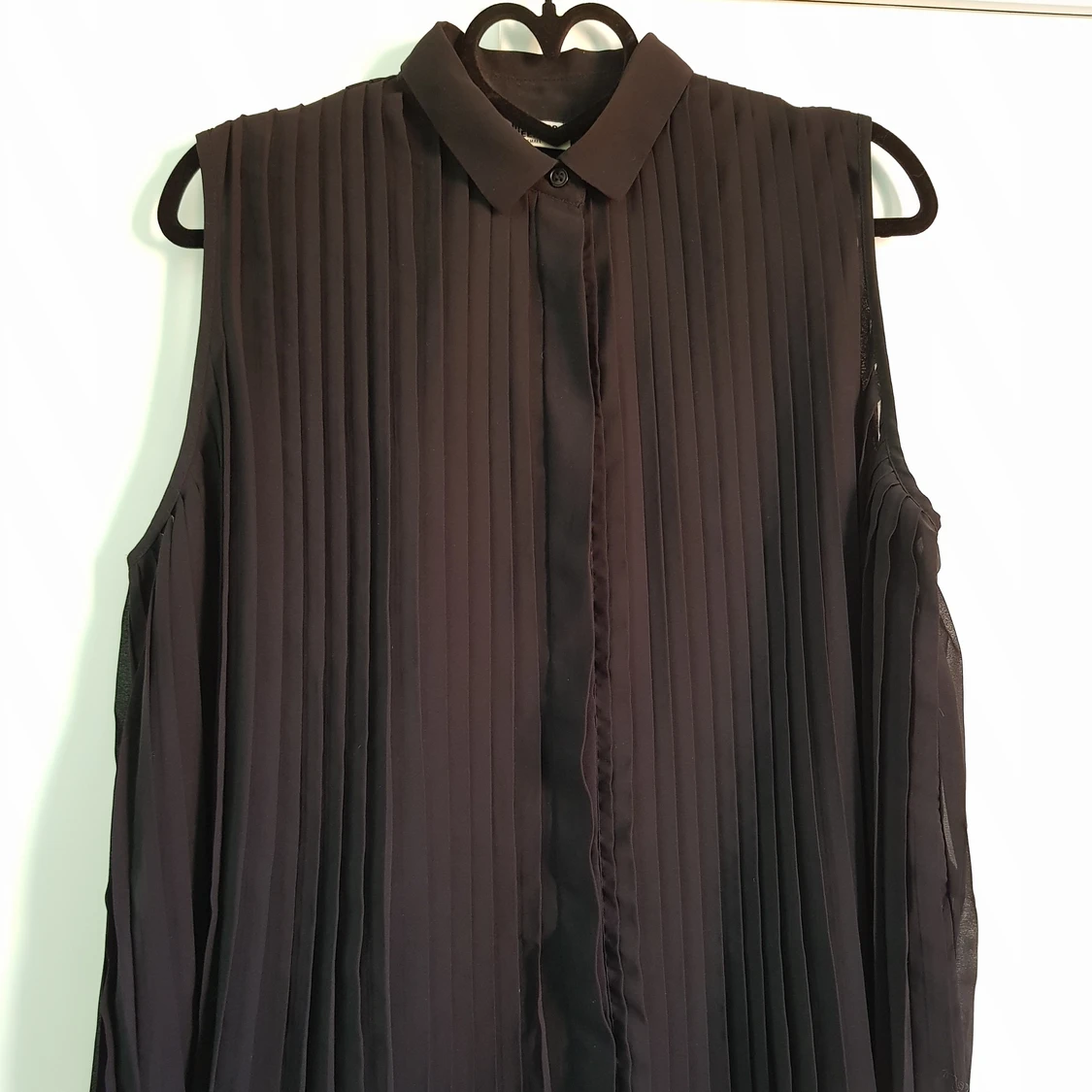 Plisserad blus från Weekday