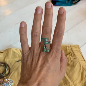 Silverring, märkt ”871” - Fantastisk silverring, inköpt på antikaffär i Norrtälje. Märkt ”Thai, 871” där silverhalten angivs till 871. Passar mig med rätt smala fingrar på långfinger!