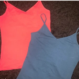 2 skit snygga linnen - Två linnen som är i gott skick och inte längre använts. Storlek S 