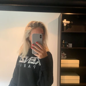 Kenzo - Super fin kenzo sweatshirt, ca 2 år gammal men skicket är jätte fint ändå!