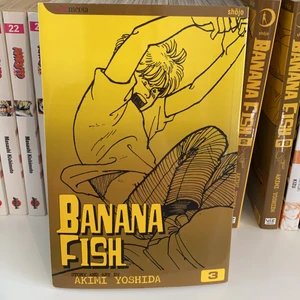 Banana fish vol 3 - Köpte denna för ett tag sen men det var inte riktigt min grej ☺️ jag har både vol 2, 3 och 18 om man köper alla så får man rabatt! Frakten för en bok är 20kr om man vill köpa fler så kan det bli mer :) 