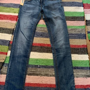 Low waisted jeans - Snygga diesel jeans som är helt o andvända med lappen kvar