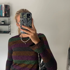 Party topp - Säljer denna randiga coola fest topp från zara. Köpt på Plick för 150kr men har inte använt den själv och den är i bra skick. Storlek S men skulle säga XS/S. Hör av er om frågor! Buda från 80kr. (KÖPAREN står för frakt) 💜 