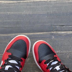 jordans💕 - mina favorit skor som blivit för små!😢 ganska bra skick💕 passar även folk med 37 i storlek!