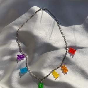 Halsband med björnar i flera färger 50kr + 12kr frakt🤎