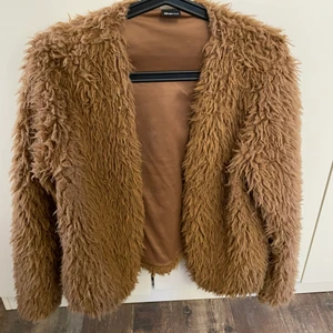 Ginatricot - Fluff jacka från Ginatricot, i bra skick