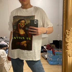 Cool t-shirt! - Cool t-shirt från Berska i storlek M! Säljer den för 60kr!