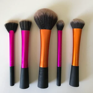 Sminkborstar - 5 sminkborstar från real techniques, 160kr för alla