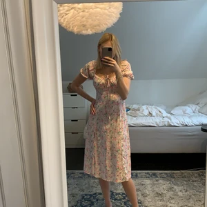 Sommar klänning - Fin längre klänning till sommaren som knappt är använda. 