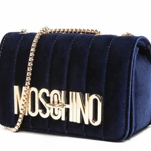 Moschino väska  - Använd 2 ggr säljer för att det inte är min stil 