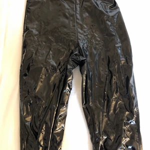 Lackbyxor  - As snygga lackbyxor, använda endast en gång. Köpta här på Plick. Hör av er vid intresse! Kramis 💖🌷