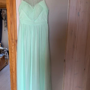 Mintgrön balklänning  - Använd endast några timmar för några år sedan. Storlek 40
