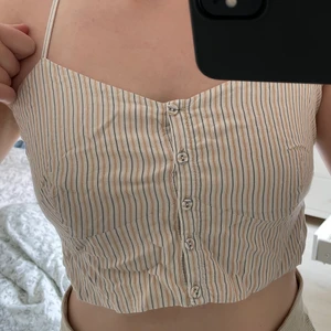 Randig sommartopp  - Säljer min randiga topp 🌸 frakten står ni för 💕