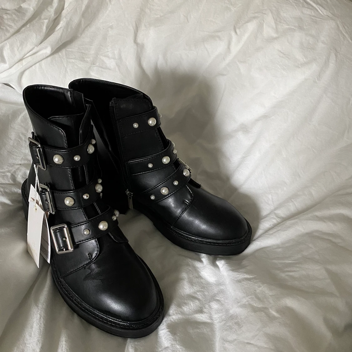 skor med pärlor  - 90