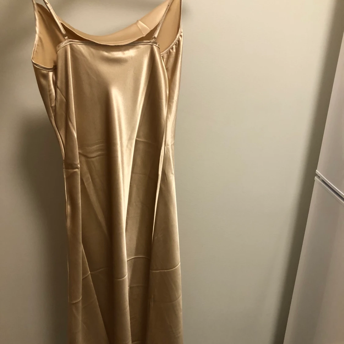 Lång satin klänning S - 90