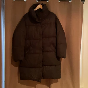 Dunkappa - Dunkappa från monki , svart och hel⭐️köptes i vintras men har inte kommit till andvändning. Xxs men ja som är s passar den också beror på hur man vill att den ska sitta