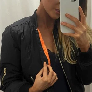 Bomberjacka  - Bomberjacka från Dennis M i strl XS Knappt använd, köpt för 499kr 