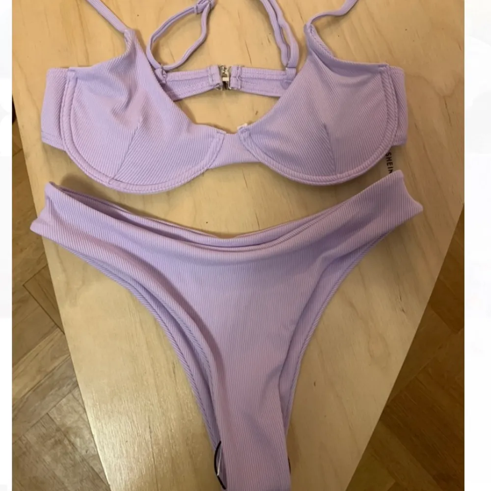 Jätte fin lila bikini från shein!!💜💜 Endast testad. . Övrigt.