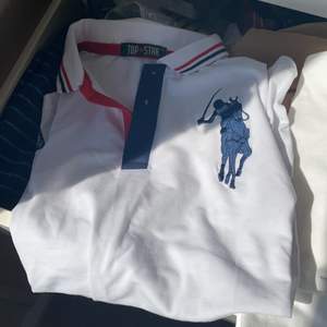 Piké tröjor (tenniströjor) för killar. Nya. 150-200kr styck. Märkes kvalitets kläder