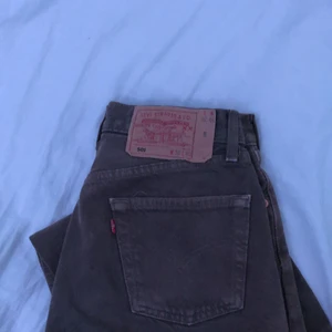 Levis 501 - Bruna Levis 501, säljer för att jag inte fått dem till användning. Skriv för mer i info(priset går att diskutera)