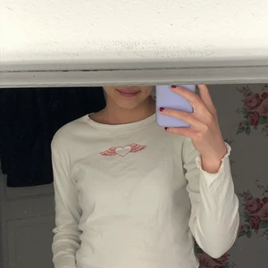 Tröja  - Säljer för jag inte använder och den är för liten.