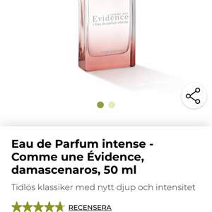 Helt oöppnad ny parfym från kända franska märker Yves Rocher. Blommig, somrig doft med toner av jasmin, mandlar, vitt trä, damascenaros. Säljer då jag redan har parfymer hemma. Nypris 499 kr men säljer för 150 kr! 