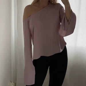 Rosa topp - Rosa topp med långa ärmar från Ivyrevel, strl 36. Använd 1 gång. Frakt tillkommer! 